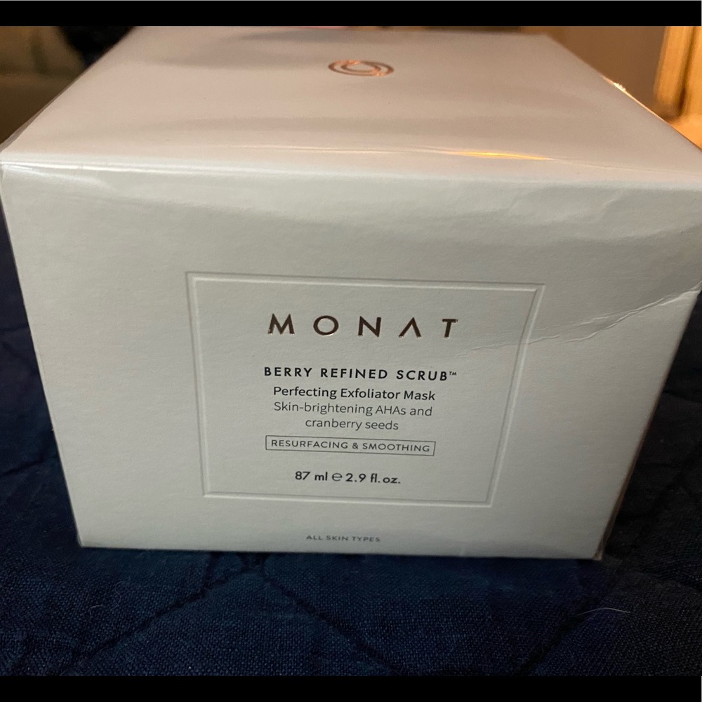 Monat Berry Refined Scrub